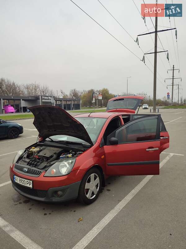 Хэтчбек Ford Fiesta 2008 в Киеве