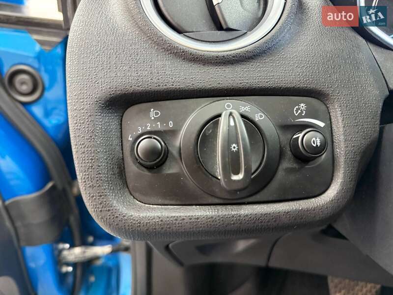 Хэтчбек Ford Fiesta 2015 в Киеве