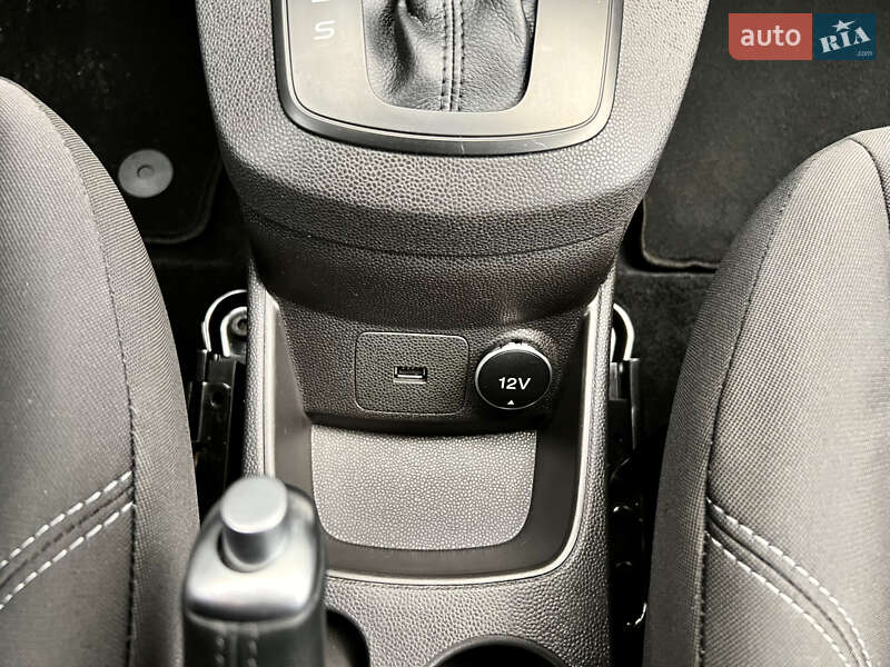 Хэтчбек Ford Fiesta 2016 в Киеве фото 26 Хэтчбек Ford Fiesta 2016 в Киеве
