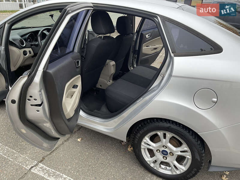 Седан Ford Fiesta 2015 в Києві фото 11 Седан Ford Fiesta 2015 в Києві