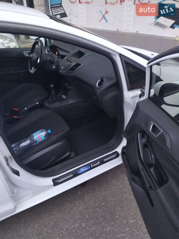 Хетчбек Ford Fiesta 2016 в Києві фото 2 Хетчбек Ford Fiesta 2016 в Києві