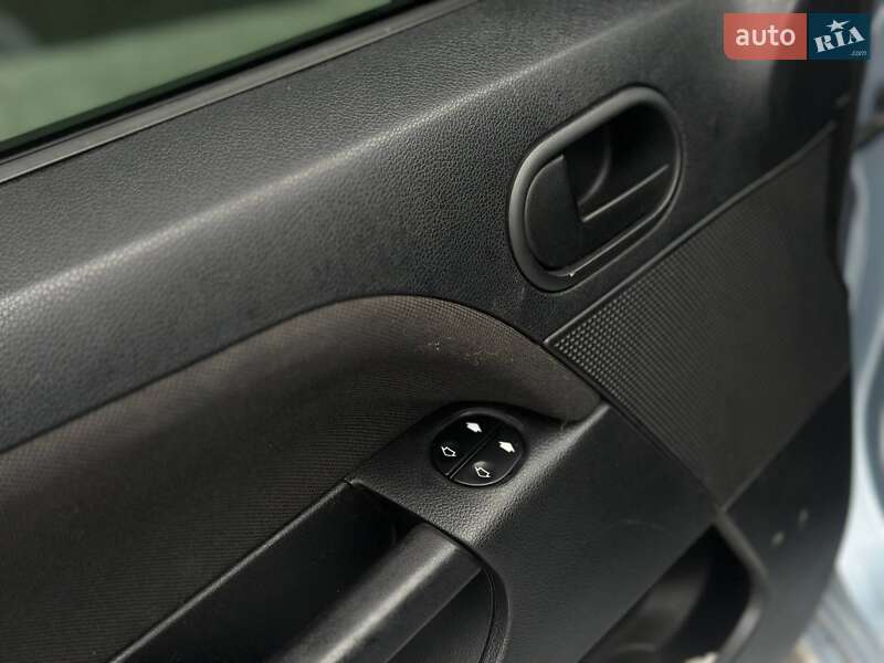 Хэтчбек Ford Fiesta 2005 в Одессе фото 9 Хэтчбек Ford Fiesta 2005 в Одессе