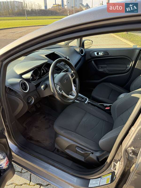 Хэтчбек Ford Fiesta 2013 в Мукачево