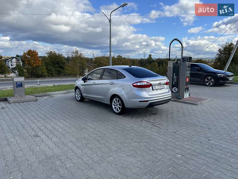 Седан Ford Fiesta 2017 в Львові