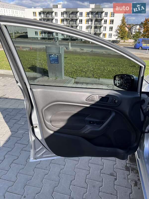 Седан Ford Fiesta 2017 в Львові