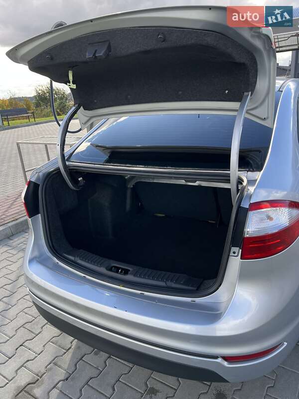 Седан Ford Fiesta 2017 в Львові