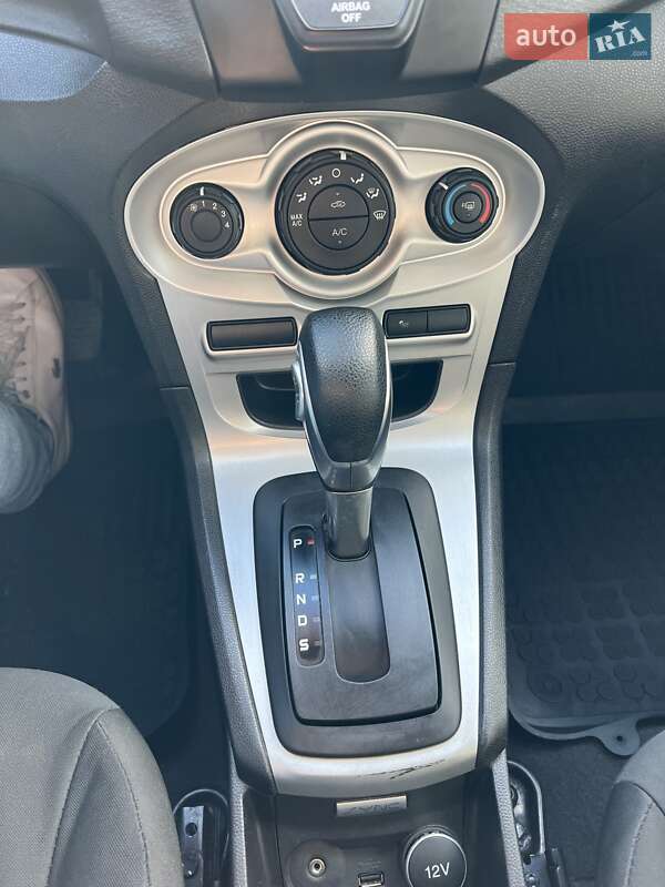 Седан Ford Fiesta 2017 в Львові