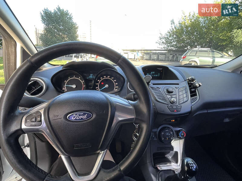 Хэтчбек Ford Fiesta 2012 в Киеве