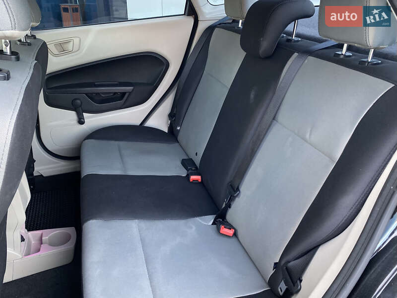 Седан Ford Fiesta 2013 в Києві