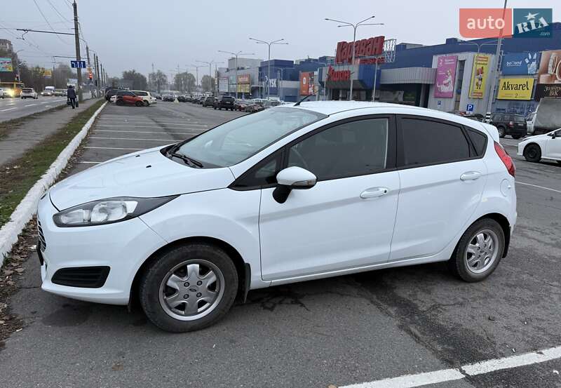 Хэтчбек Ford Fiesta 2015 в Днепре