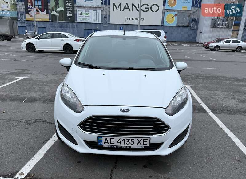 Хэтчбек Ford Fiesta 2015 в Днепре