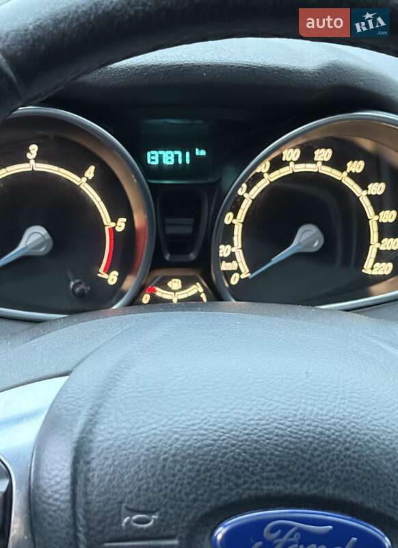 Хэтчбек Ford Fiesta 2015 в Днепре