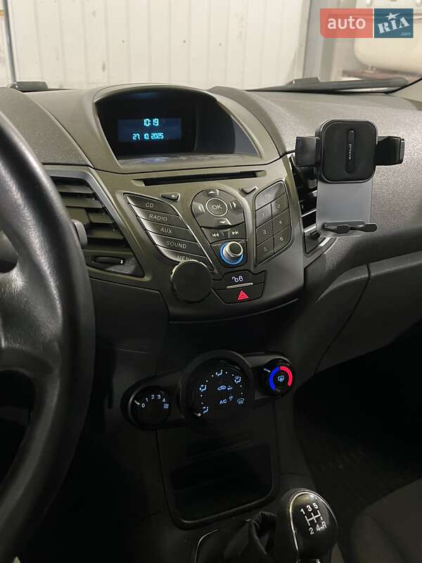 Хэтчбек Ford Fiesta 2015 в Днепре