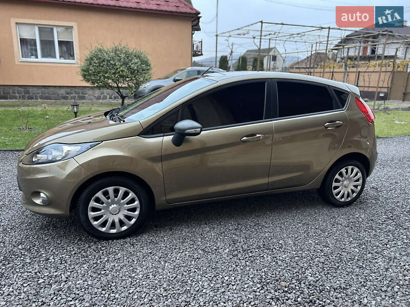 Хэтчбек Ford Fiesta 2011 в Мукачево