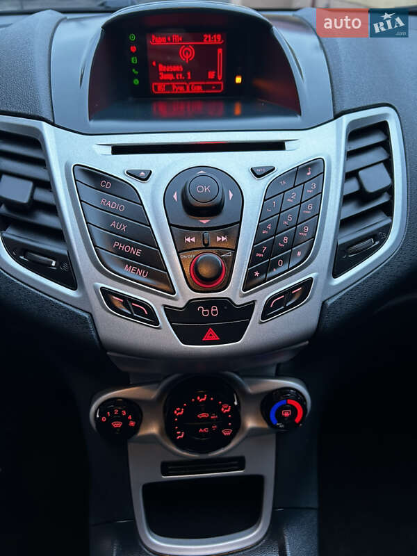 Хэтчбек Ford Fiesta 2011 в Мукачево