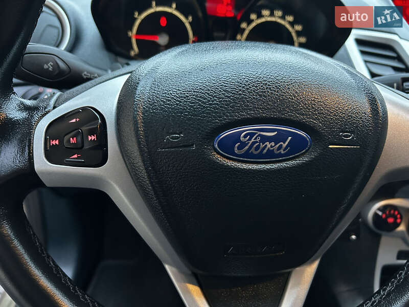 Хэтчбек Ford Fiesta 2011 в Мукачево