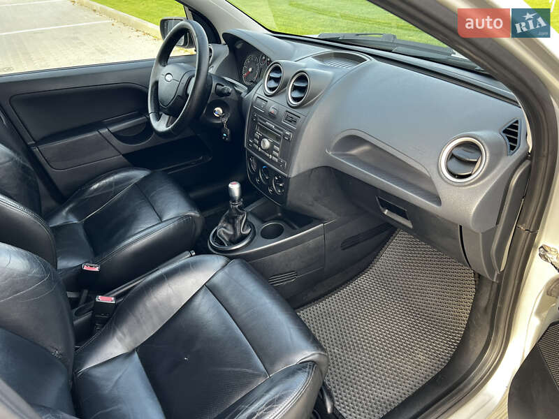 Хэтчбек Ford Fiesta 2006 в Виннице