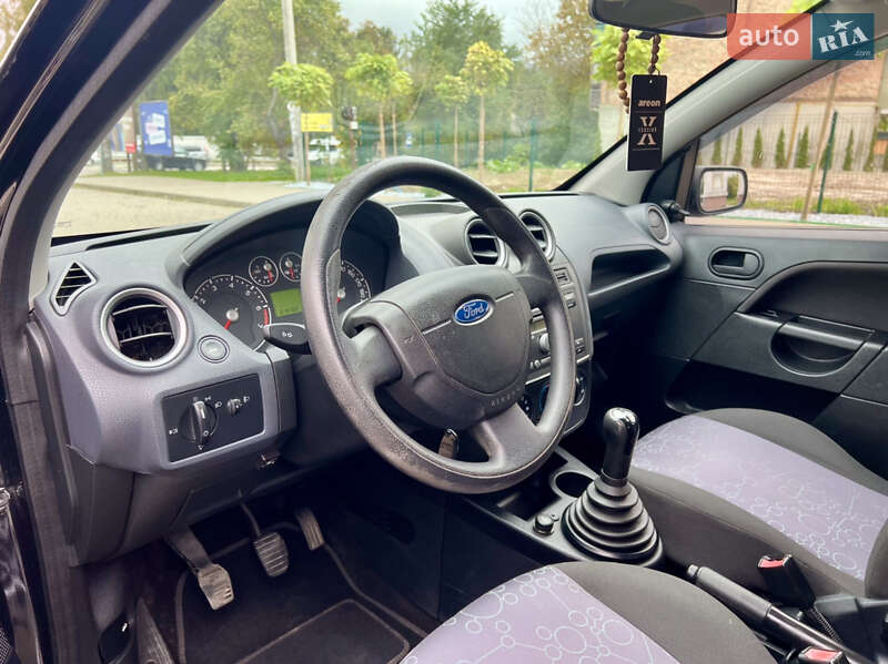 Хетчбек Ford Fiesta 2008 в Острозі
