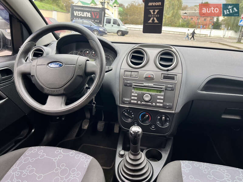 Хетчбек Ford Fiesta 2008 в Острозі