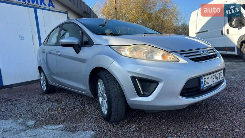 Седан Ford Fiesta 2011 в Львові