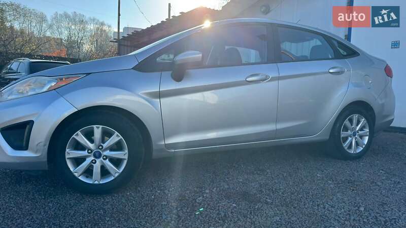 Седан Ford Fiesta 2011 в Львові