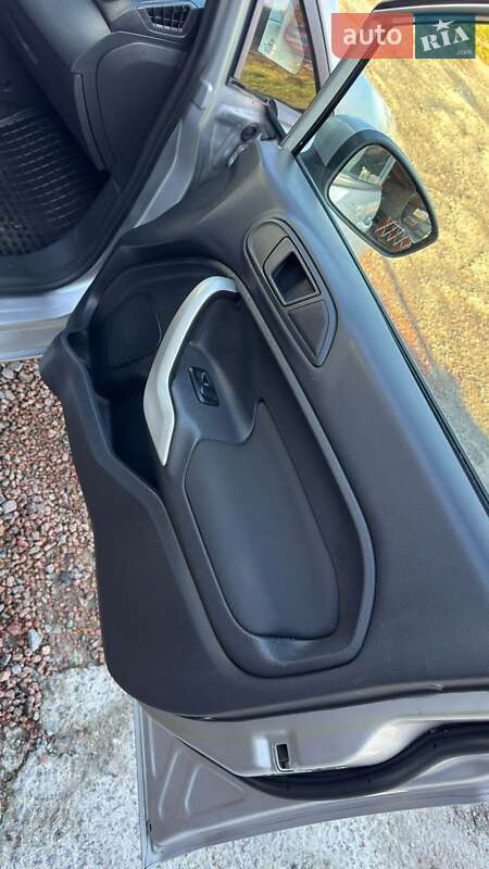 Седан Ford Fiesta 2011 в Львові