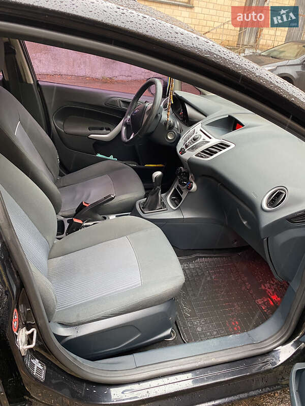 Хетчбек Ford Fiesta 2012 в Чернігові