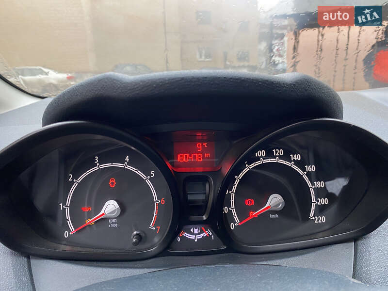 Хетчбек Ford Fiesta 2012 в Чернігові