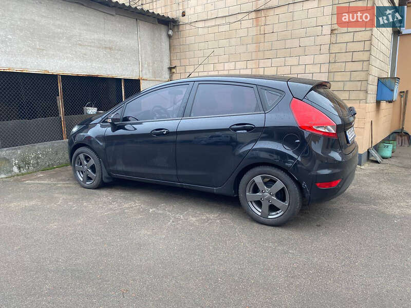 Хетчбек Ford Fiesta 2012 в Чернігові