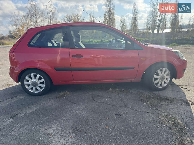 Хетчбек Ford Fiesta 2006 в Горішніх Плавнях
