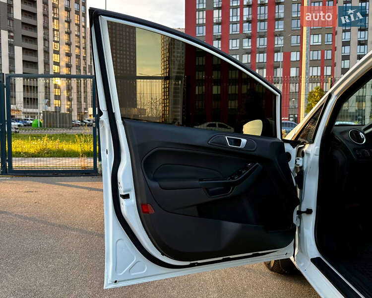 Хетчбек Ford Fiesta 2013 в Києві