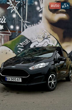 Хэтчбек Ford Fiesta 2016 в Киеве