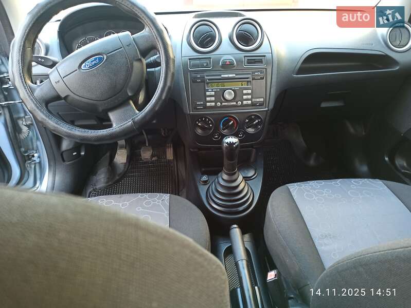 Хэтчбек Ford Fiesta 2006 в Здолбунове