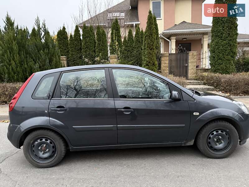 Хетчбек Ford Fiesta 2006 в Дніпрі