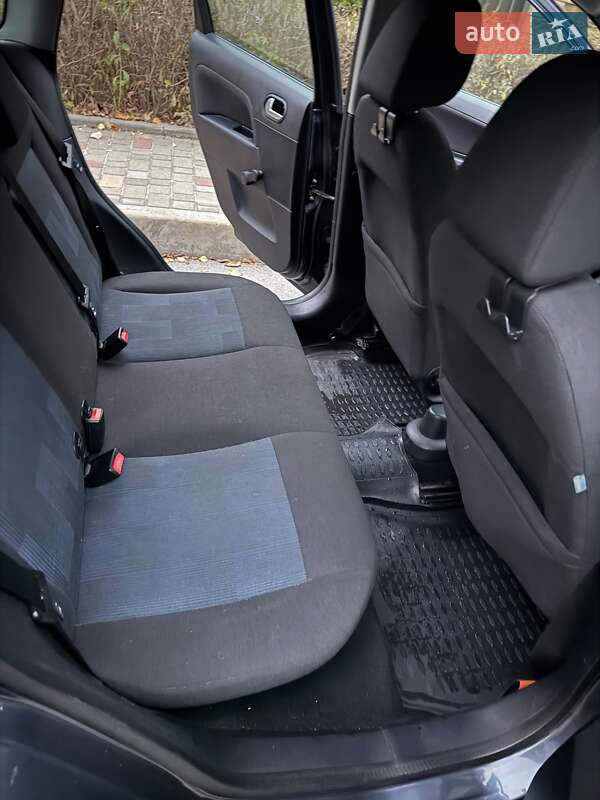 Хетчбек Ford Fiesta 2006 в Дніпрі