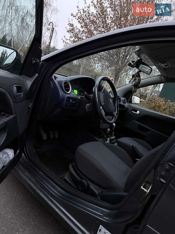 Хетчбек Ford Fiesta 2006 в Дніпрі