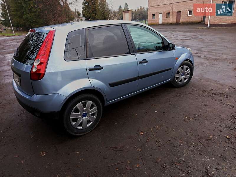 Хетчбек Ford Fiesta 2005 в Млиніві фото 5 Хетчбек Ford Fiesta 2005 в Млиніві
