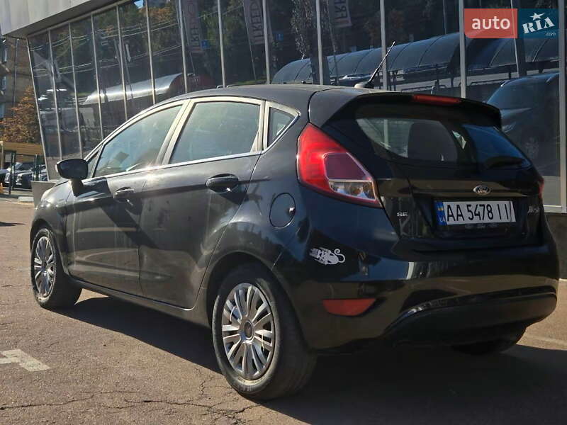 Хетчбек Ford Fiesta 2014 в Києві