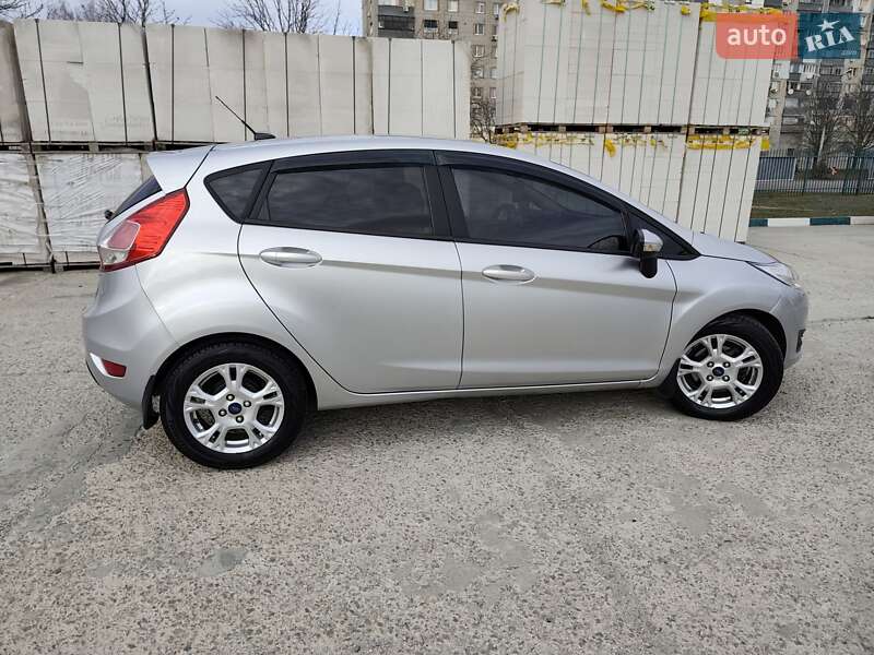 Хэтчбек Ford Fiesta 2015 в Никополе