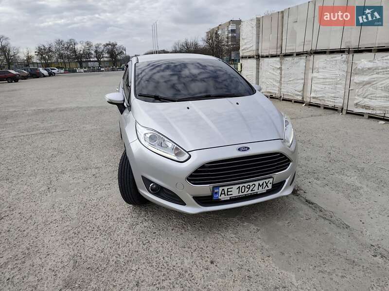 Хэтчбек Ford Fiesta 2015 в Никополе