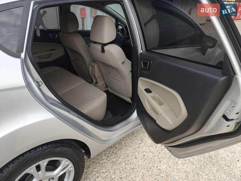 Хэтчбек Ford Fiesta 2015 в Никополе