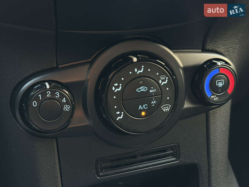 Хэтчбек Ford Fiesta 2015 в Киеве