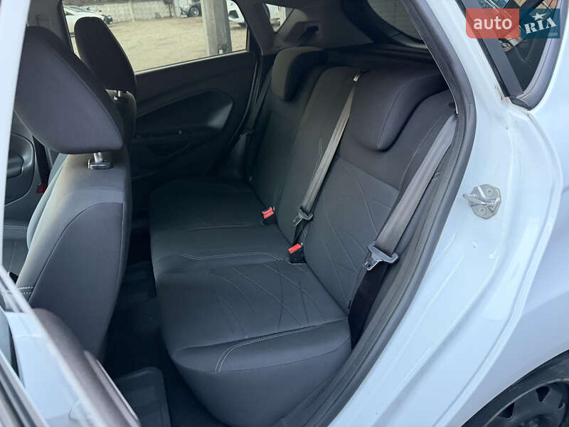 Хэтчбек Ford Fiesta 2015 в Киеве