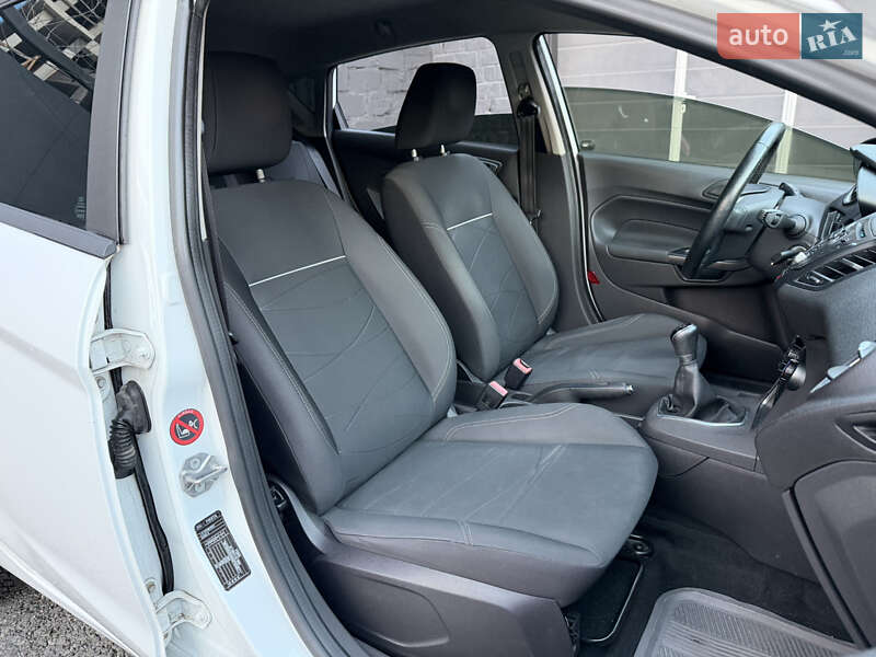 Хэтчбек Ford Fiesta 2015 в Киеве