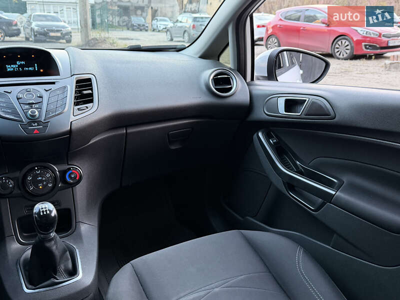 Хэтчбек Ford Fiesta 2015 в Киеве