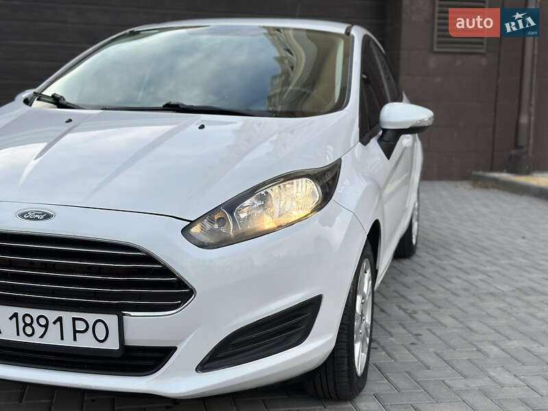 Седан Ford Fiesta 2015 в Миколаєві