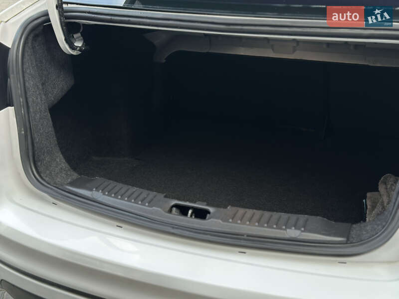 Седан Ford Fiesta 2015 в Миколаєві