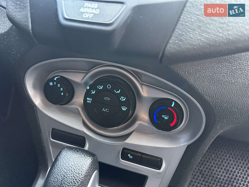 Седан Ford Fiesta 2015 в Миколаєві