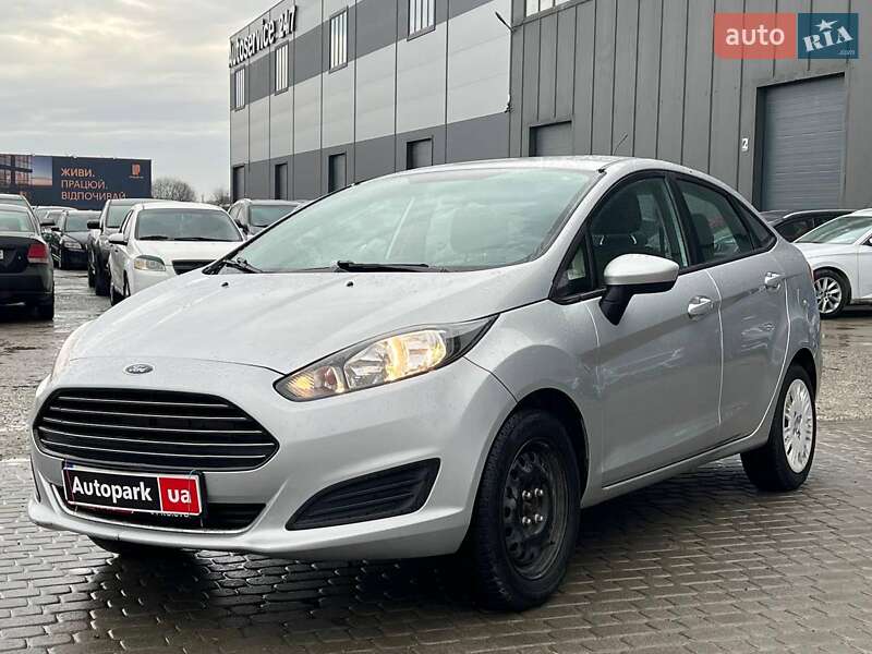 Седан Ford Fiesta 2015 в Львові