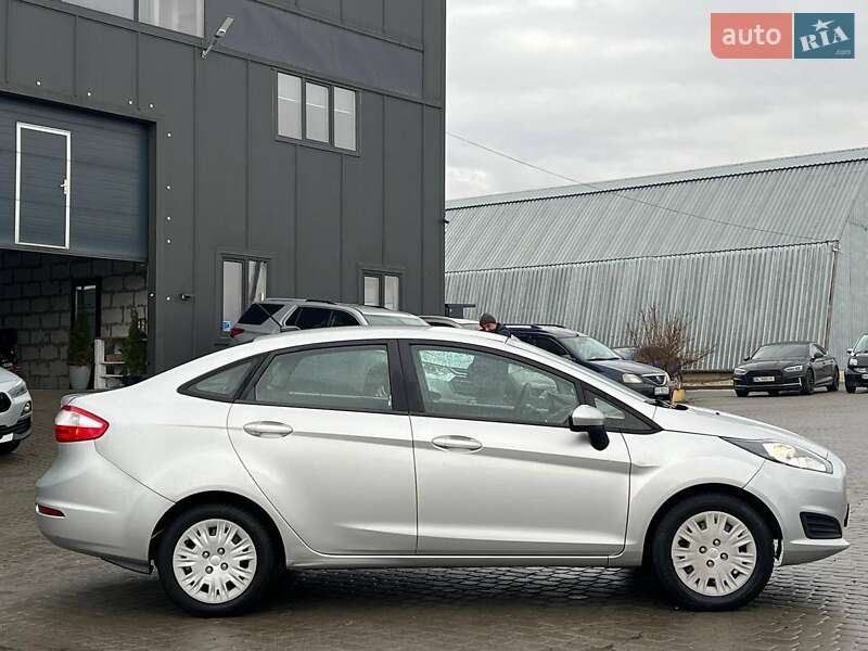Седан Ford Fiesta 2015 в Львові